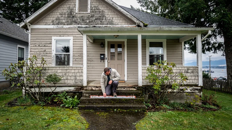 Inspector measuring floor level in a Steilacoom, WA home